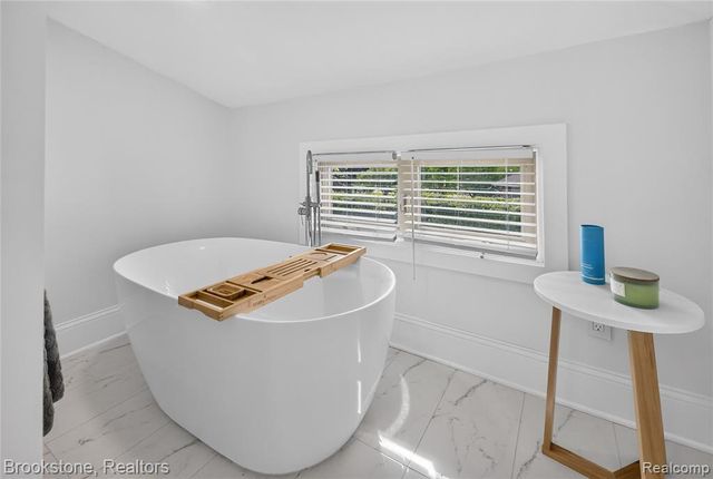2768 Hillendale Drive, Rochester Hills, MI 48309