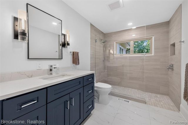2768 Hillendale Drive, Rochester Hills, MI 48309