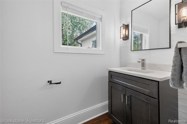 2768 Hillendale Drive, Rochester Hills, MI 48309