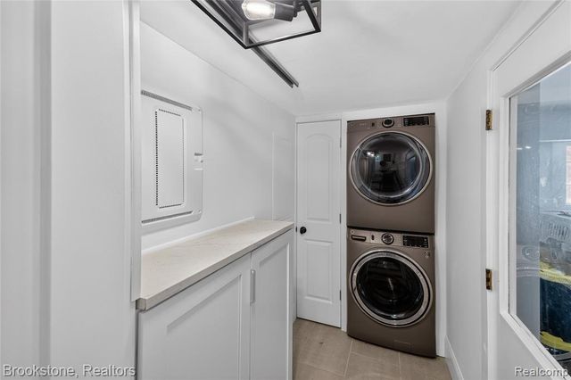 2768 Hillendale Drive, Rochester Hills, MI 48309