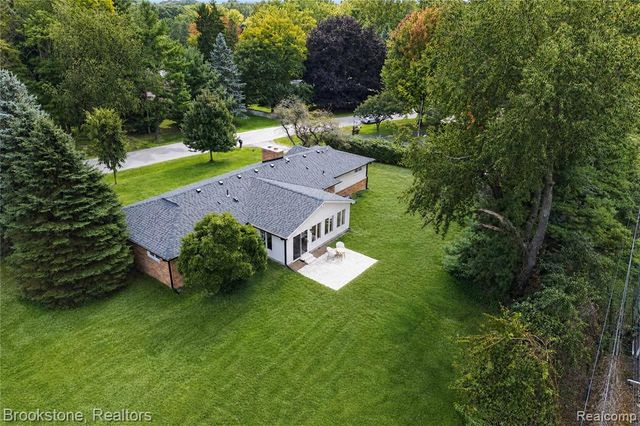 2768 Hillendale Drive, Rochester Hills, MI 48309
