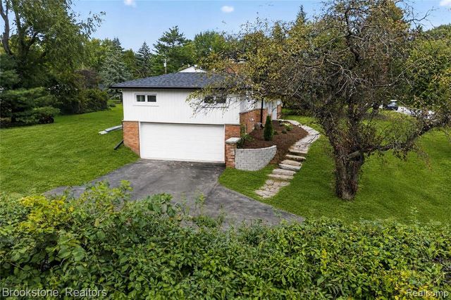 2768 Hillendale Drive, Rochester Hills, MI 48309
