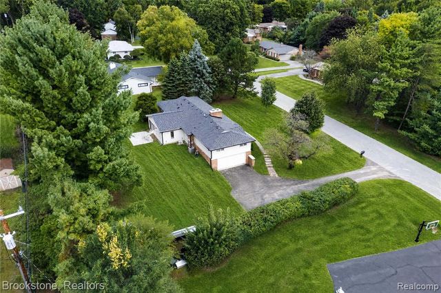 2768 Hillendale Drive, Rochester Hills, MI 48309