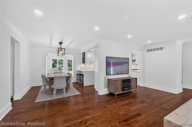 2768 Hillendale Drive, Rochester Hills, MI 48309
