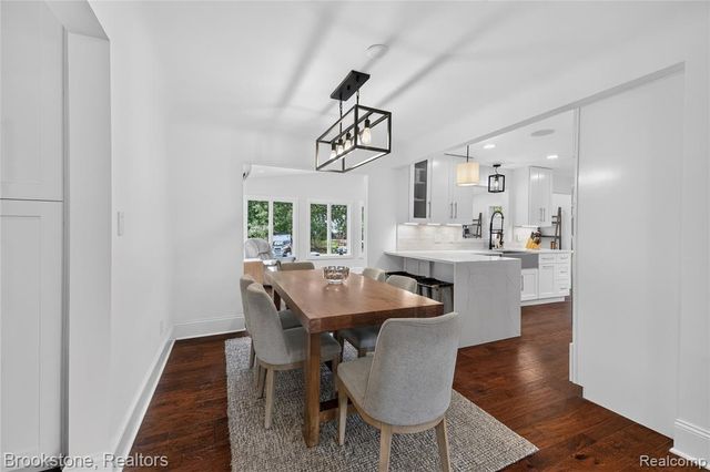 2768 Hillendale Drive, Rochester Hills, MI 48309
