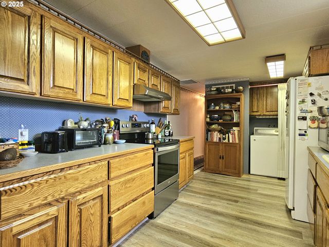 15961 BAY VIEW Dr, Brookings, OR 97415