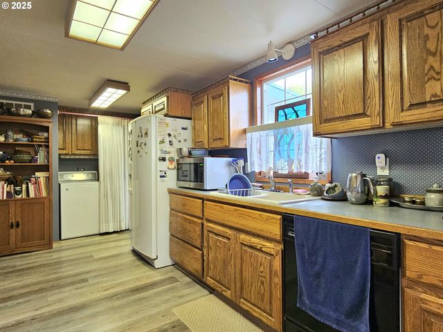 15961 BAY VIEW Dr, Brookings, OR 97415