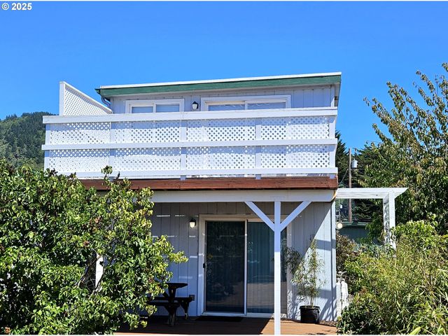 15961 BAY VIEW Dr, Brookings, OR 97415