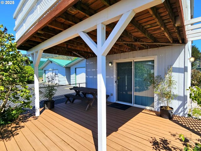 15961 BAY VIEW Dr, Brookings, OR 97415