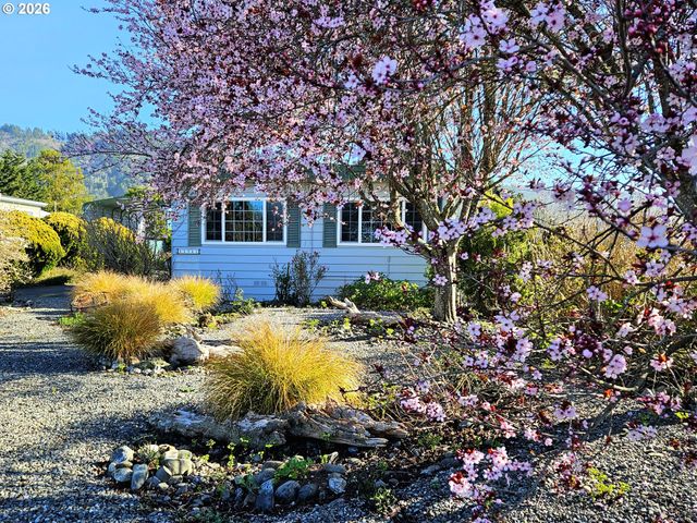 15961 BAY VIEW Dr, Brookings, OR 97415