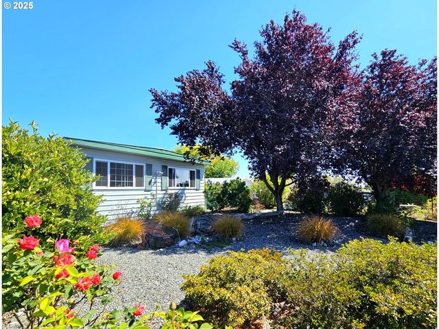 15961 BAY VIEW Dr, Brookings, OR 97415