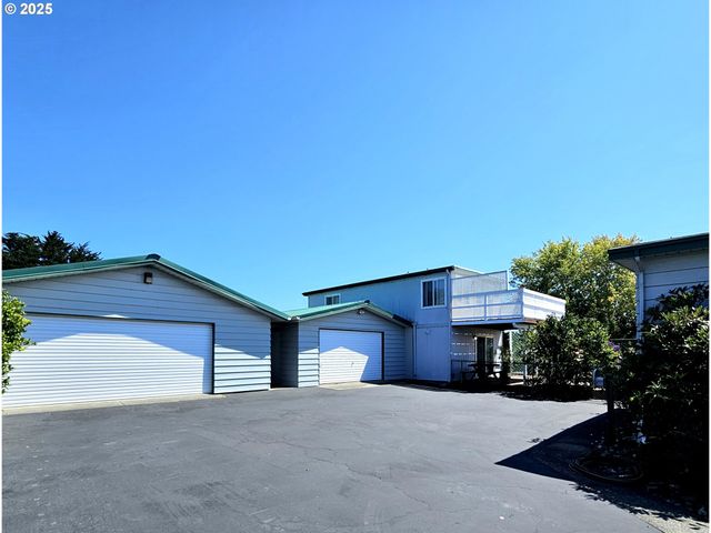 15961 BAY VIEW Dr, Brookings, OR 97415