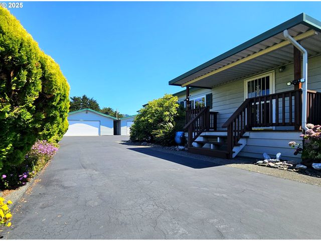 15961 BAY VIEW Dr, Brookings, OR 97415