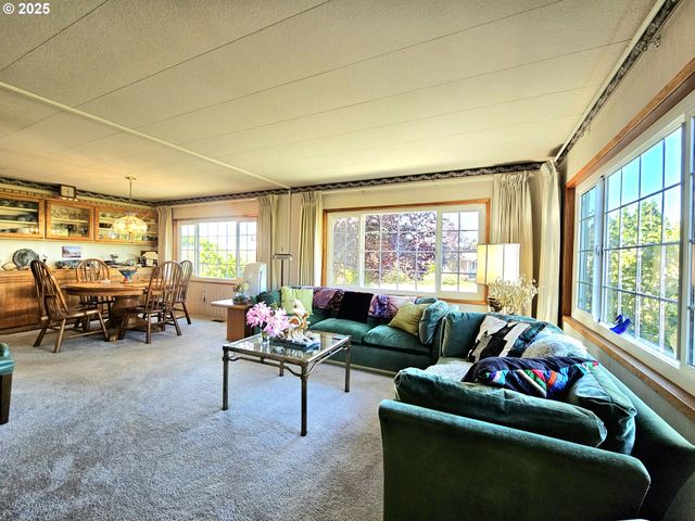 15961 BAY VIEW Dr, Brookings, OR 97415