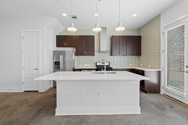 8922 Menchaca RD 1004, Austin, TX 78748