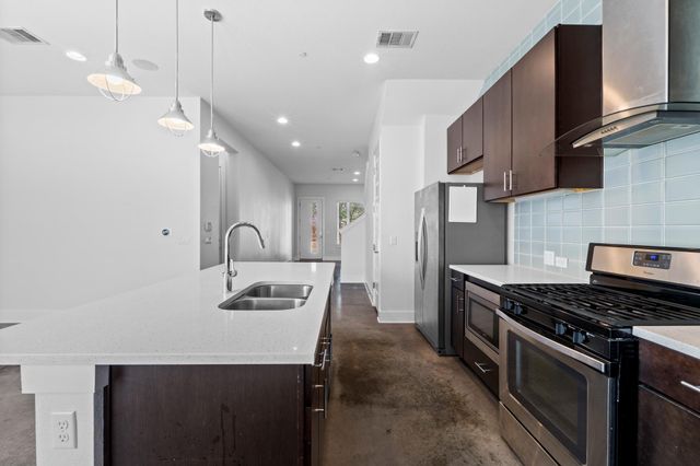 8922 Menchaca RD 1004, Austin, TX 78748