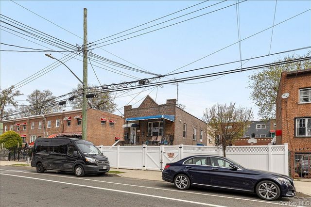 1021 E 213th Street, Bronx, NY 10469