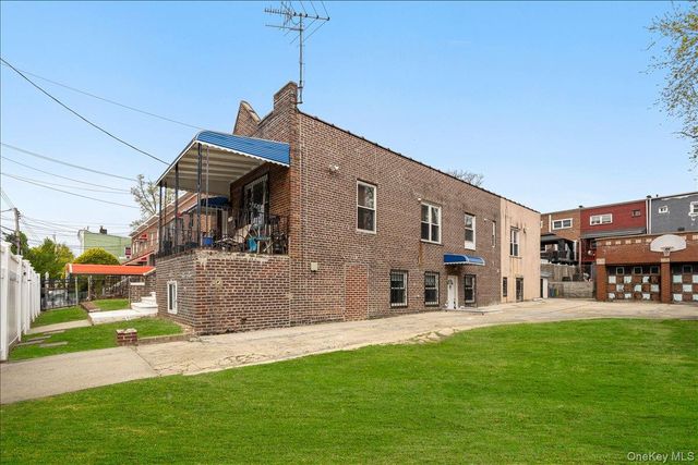 1021 E 213th Street, Bronx, NY 10469