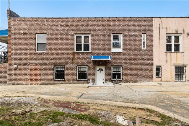 1021 E 213th Street, Bronx, NY 10469