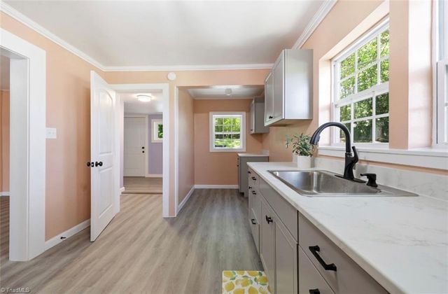 622 S Franklin Road, Mount Airy, NC 27030