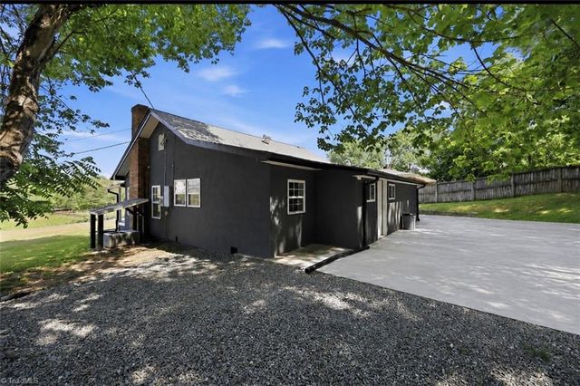 622 S Franklin Road, Mount Airy, NC 27030