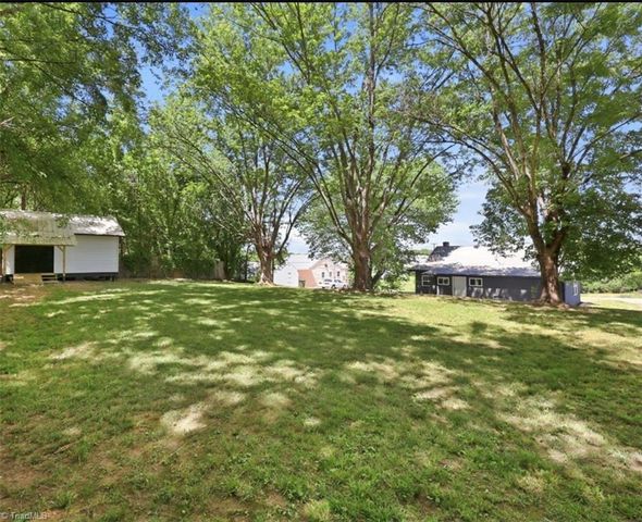 622 S Franklin Road, Mount Airy, NC 27030
