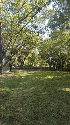 622 S Franklin Road, Mount Airy, NC 27030