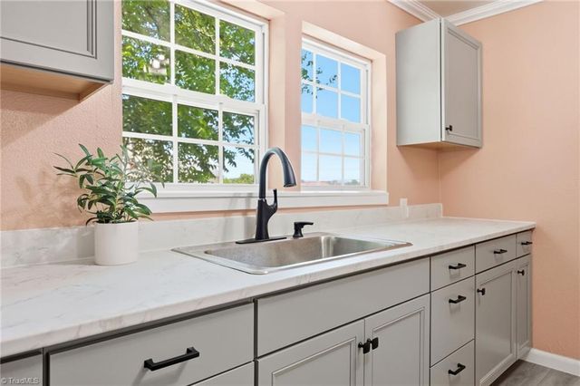 622 S Franklin Road, Mount Airy, NC 27030