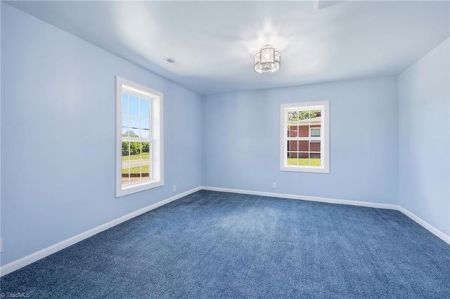 622 S Franklin Road, Mount Airy, NC 27030