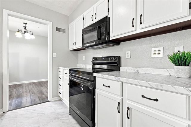 2307 NE 37th Terrace, Kansas City, MO 64116