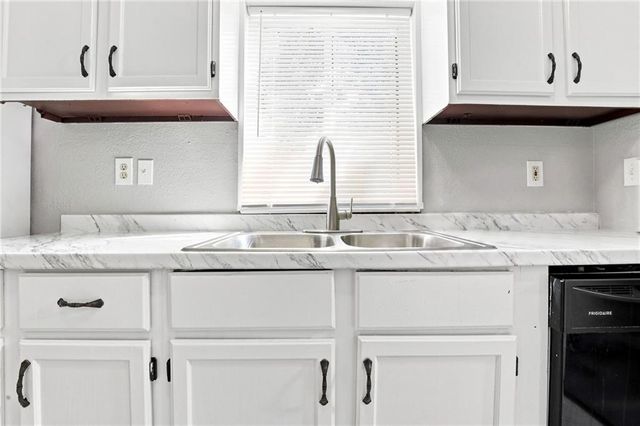 2307 NE 37th Terrace, Kansas City, MO 64116
