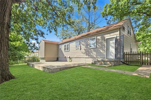 2307 NE 37th Terrace, Kansas City, MO 64116