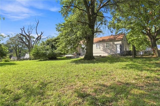 2307 NE 37th Terrace, Kansas City, MO 64116