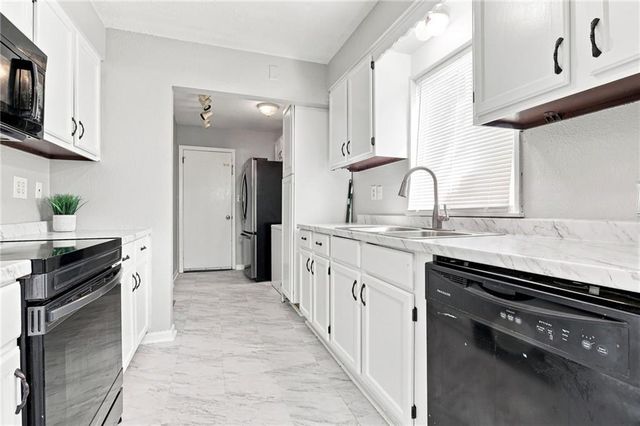 2307 NE 37th Terrace, Kansas City, MO 64116