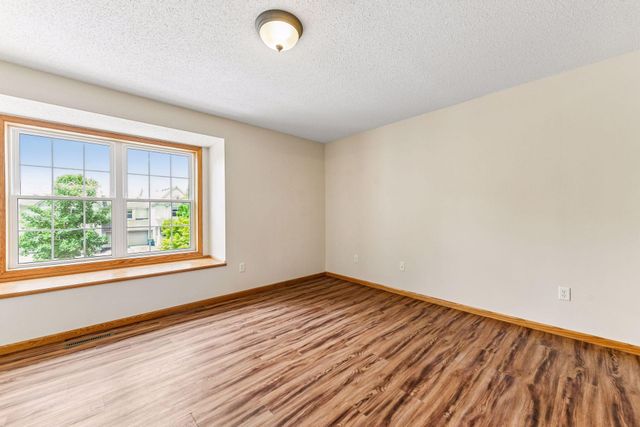 1014 Heldt Street, Chaska, MN 55318