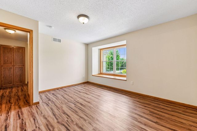 1014 Heldt Street, Chaska, MN 55318