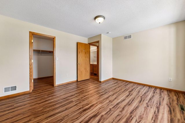 1014 Heldt Street, Chaska, MN 55318