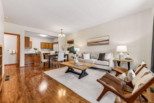 1014 Heldt Street, Chaska, MN 55318