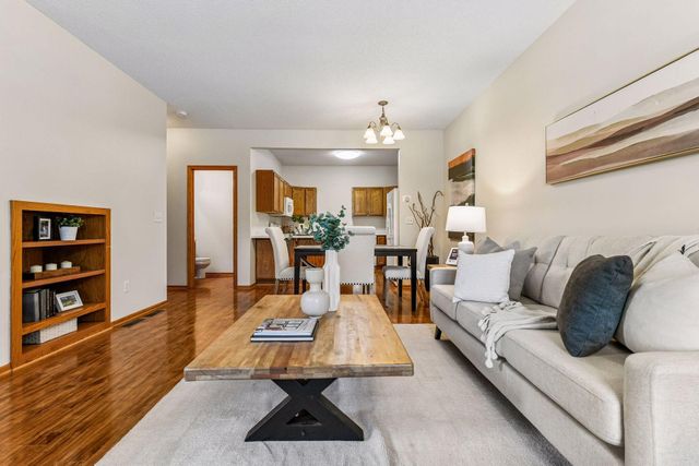 1014 Heldt Street, Chaska, MN 55318