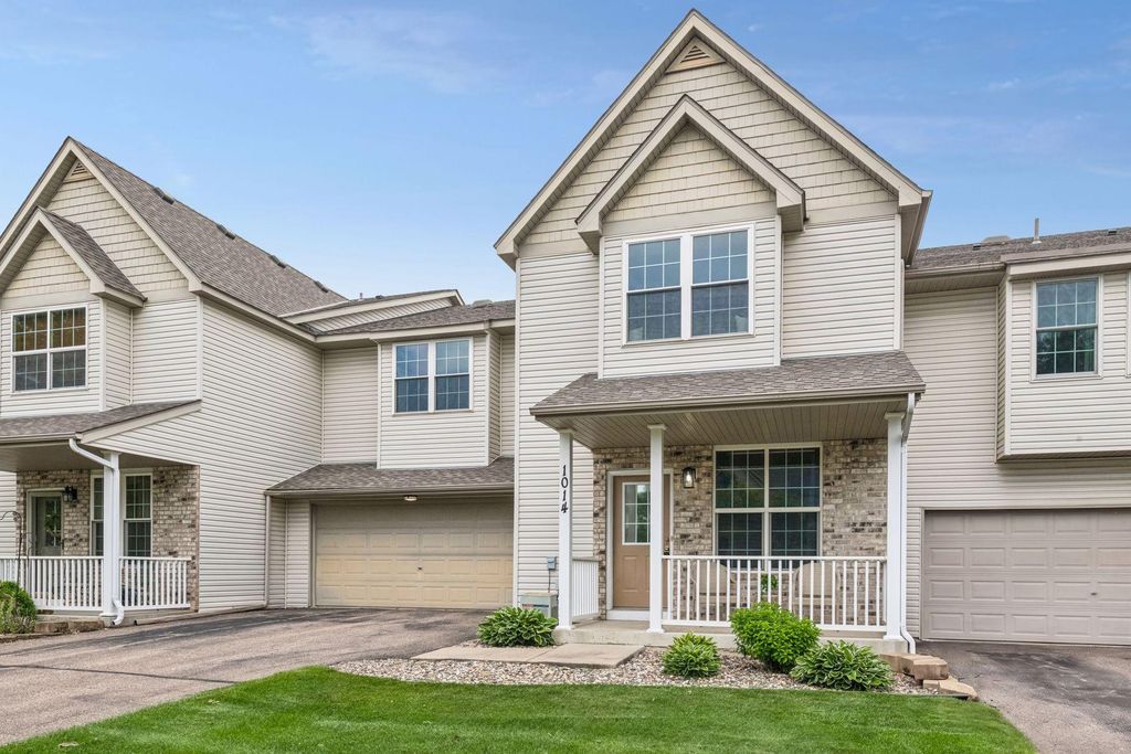 1014 Heldt Street, Chaska, MN 55318
