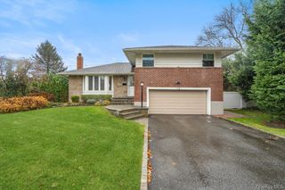 15 Morris Drive, Syosset, NY 11791