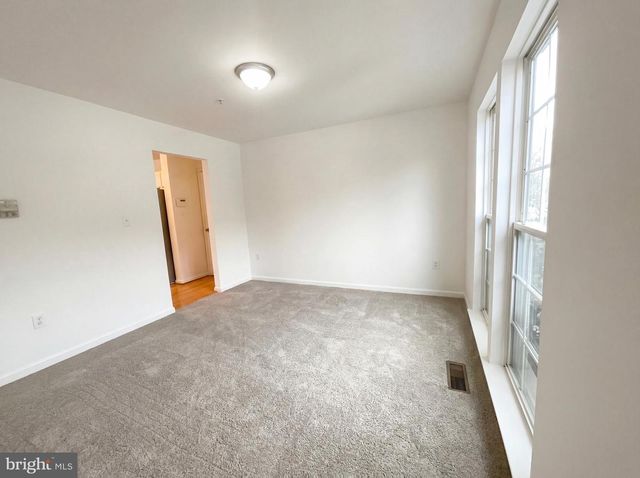 8813 DELLA LN, Fort Washington, MD 20744