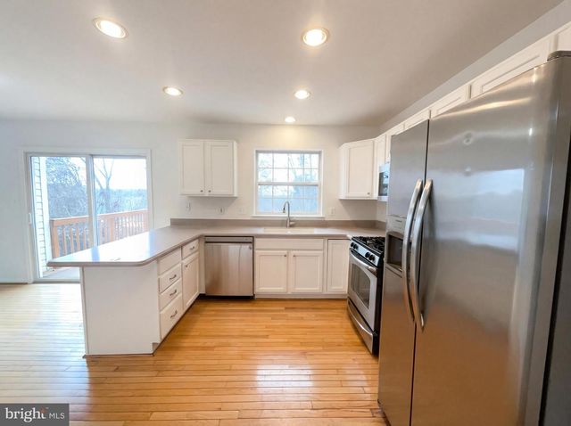 8813 DELLA LN, Fort Washington, MD 20744