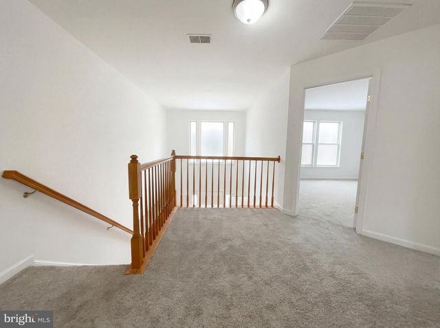 8813 DELLA LN, Fort Washington, MD 20744