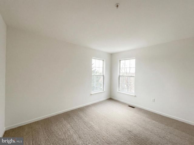 8813 DELLA LN, Fort Washington, MD 20744