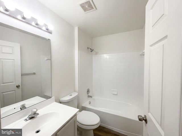 8813 DELLA LN, Fort Washington, MD 20744