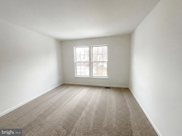 8813 DELLA LN, Fort Washington, MD 20744