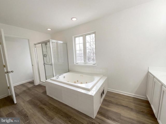 8813 DELLA LN, Fort Washington, MD 20744