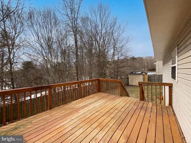 8813 DELLA LN, Fort Washington, MD 20744