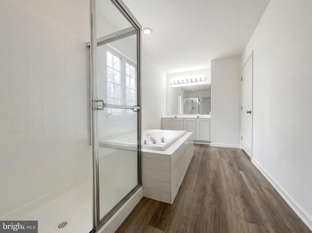 8813 DELLA LN, Fort Washington, MD 20744